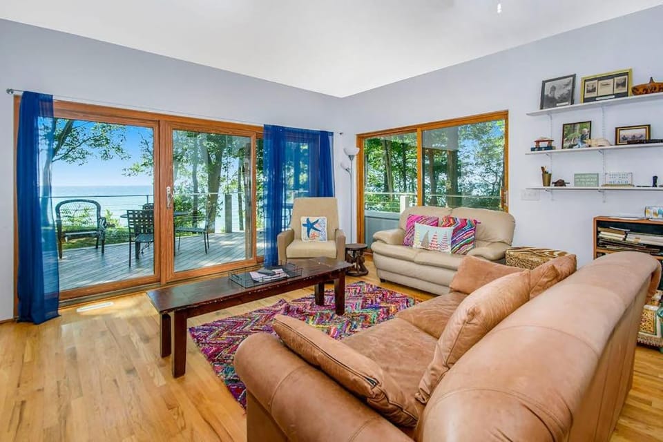 Jacobia Lakefront Retreat House in Lake Michigan Beach