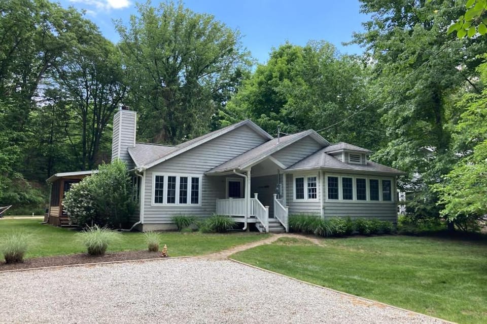 Ravenswood Pool House House in Sawyer