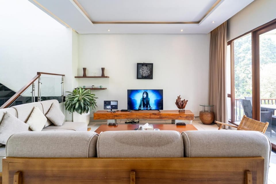 Oyama City View Villa 4 Bedrooms With a Private Heated Swimming Pool and a Billiard Table Villa in Bandung