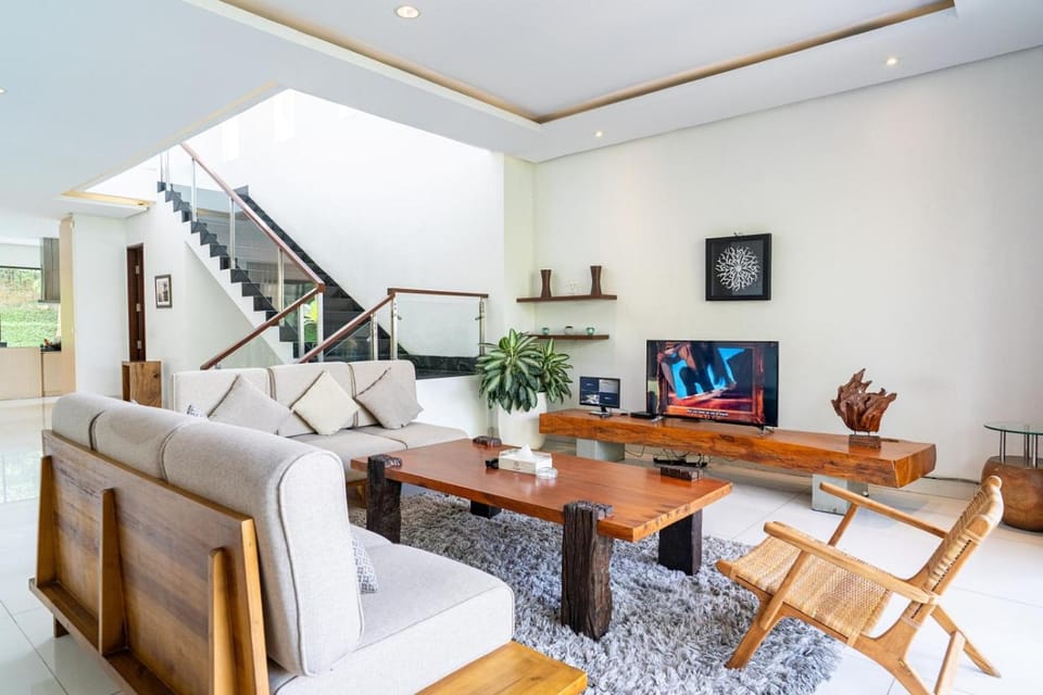 Oyama City View Villa 4 Bedrooms With a Private Heated Swimming Pool and a Billiard Table Villa in Bandung