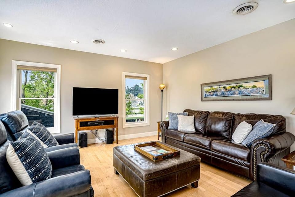 Lake View Getaway House in Saugatuck