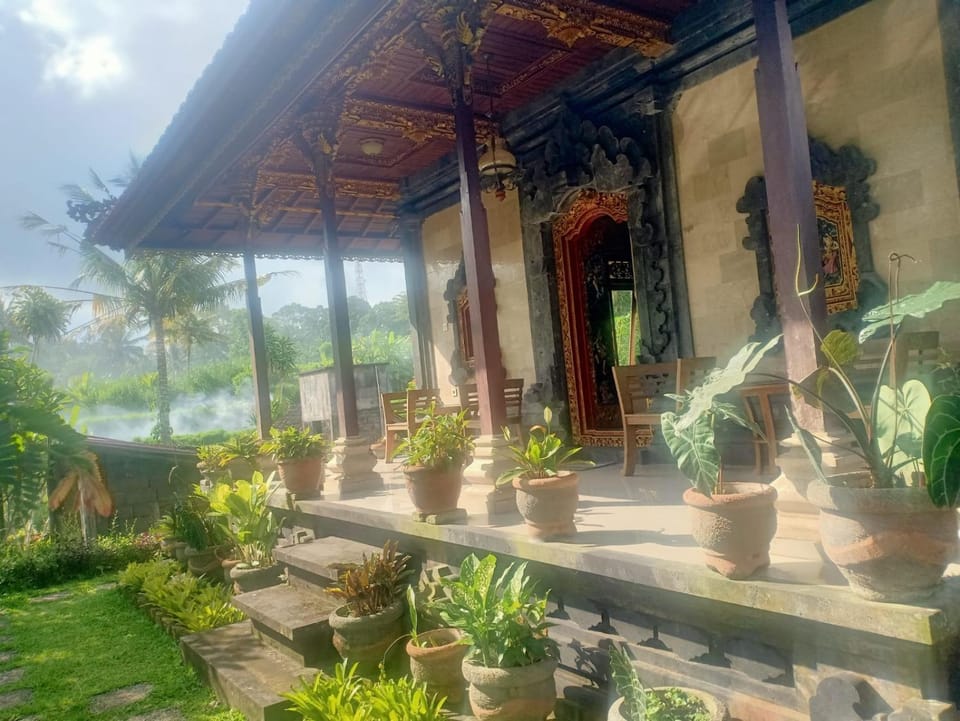 Puri Agung Inn Bed and Breakfast in Selat