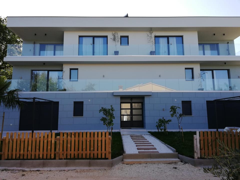 Property building, Facade/entrance