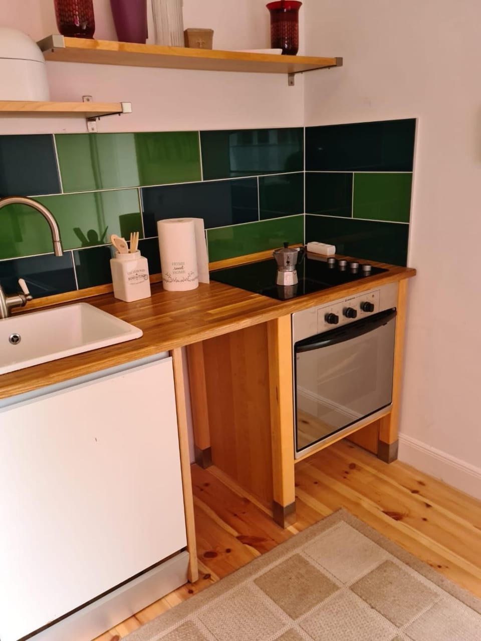 FeWo Garten - eigener Eingang- WLAN-Parkplatz,Netflix, Terrasse,Doppelbett und Schlafcouch Apartment in Oberhausen