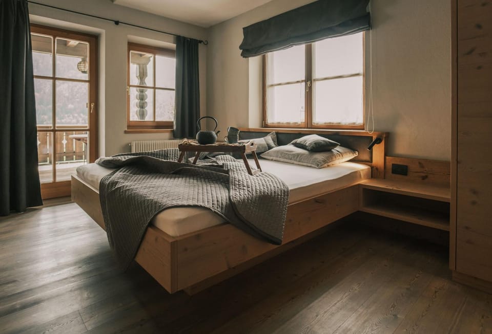 Photo of the whole room, Seating area, Bedroom, towels