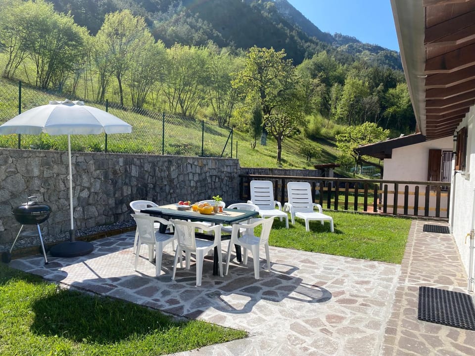 Casa Carla, bis 4 Personen, Garten, Balkon mit Blick auf den See und die Berge Apartment in Idro