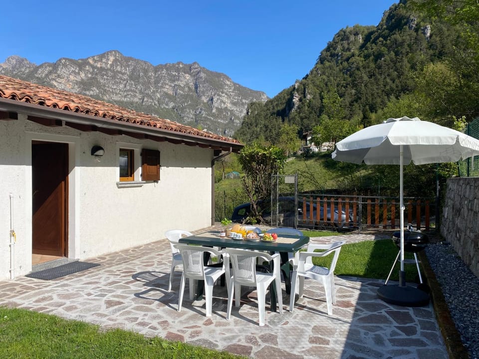 Casa Carla, bis 4 Personen, Garten, Balkon mit Blick auf den See und die Berge Apartment in Idro
