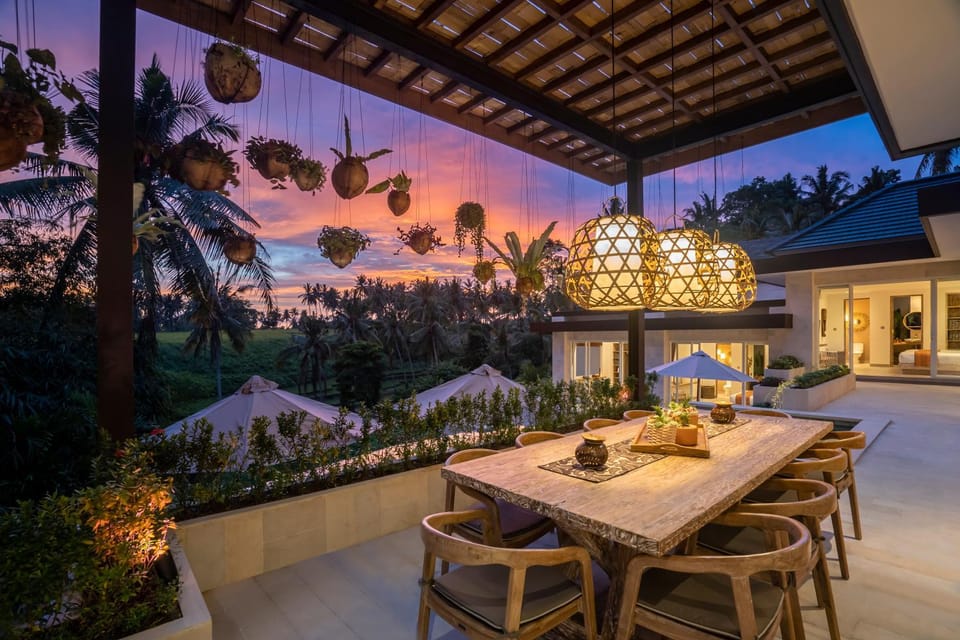 Property building, Dining area, Pool view