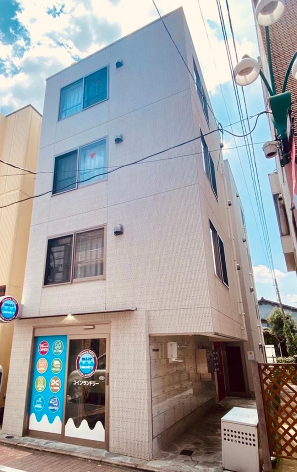 Facade/entrance