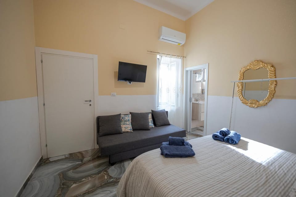 Photo of the whole room, Seating area, Bedroom