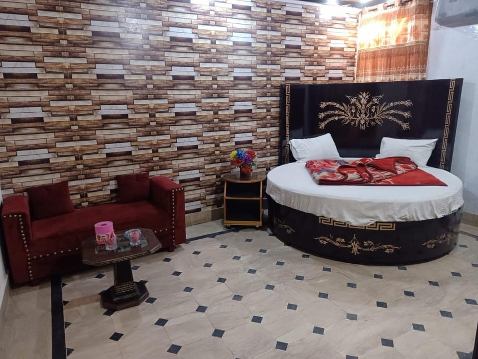 Bed, Living room, Photo of the whole room, Bedroom