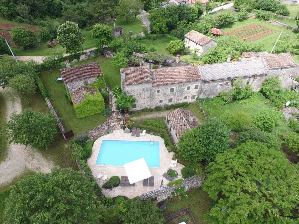 Bird's eye view, Pool view