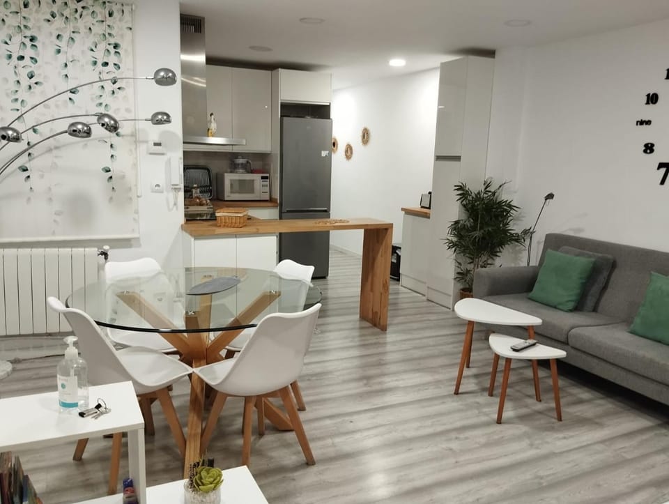 Communal lounge/ TV room, Game Room, Living room, Lounge or bar, Dining area, Pets, pet friendly, kitchen, kitchen