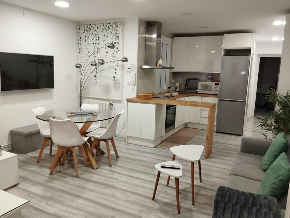 Game Room, Kitchen or kitchenette, Living room, Dining area, stove, stove, kitchen