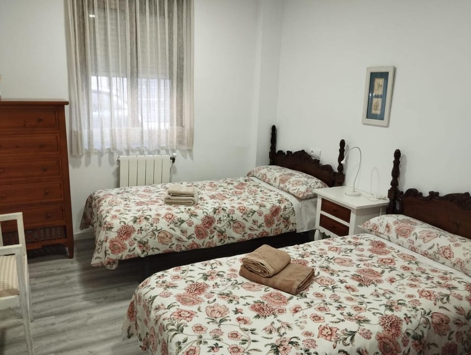 Bed, Decorative detail, Bedroom, towels