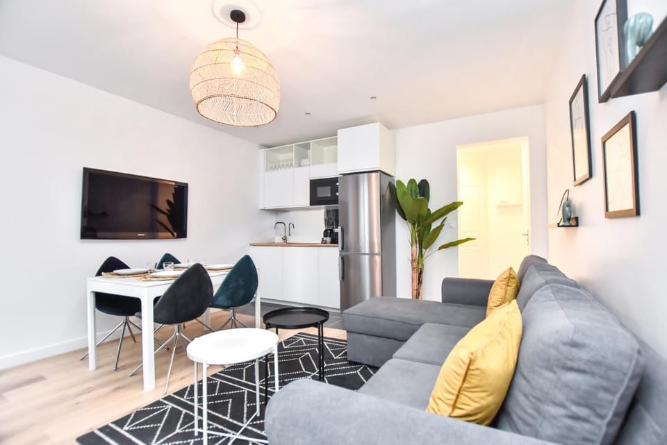 Facade/entrance, Living room