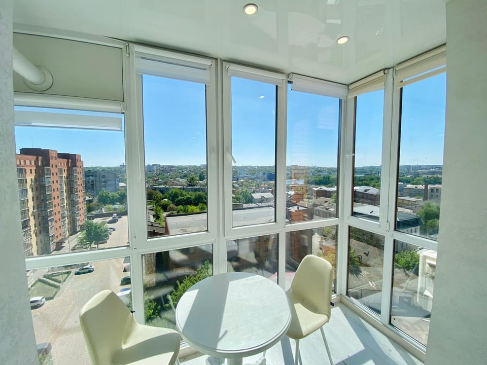 Day, View (from property/room), Balcony/Terrace, Living room, Seating area, Dining area, City view