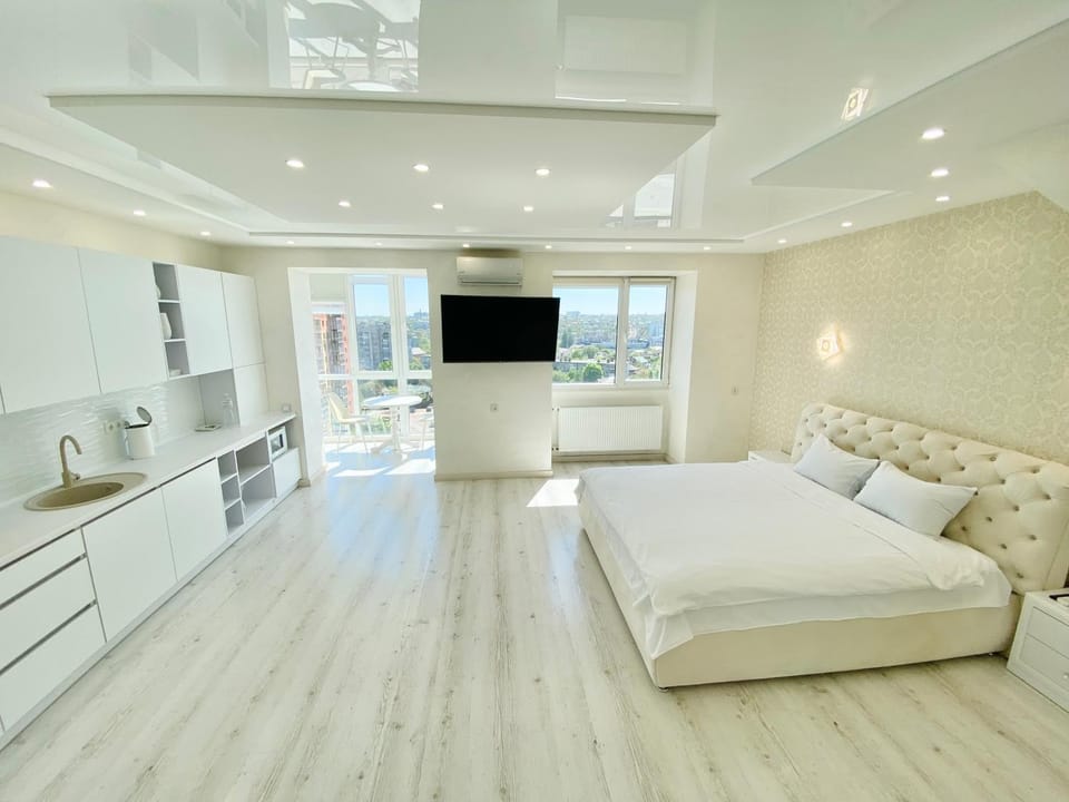 Bed, TV and multimedia, Kitchen or kitchenette, Photo of the whole room, Bedroom, air conditioner
