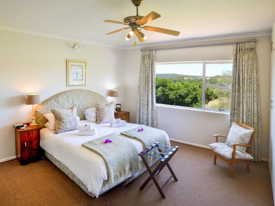 Shower, Toilet, Patio, Garden, Photo of the whole room, Bedroom, River view, Bath, fireplace, minibar, towels