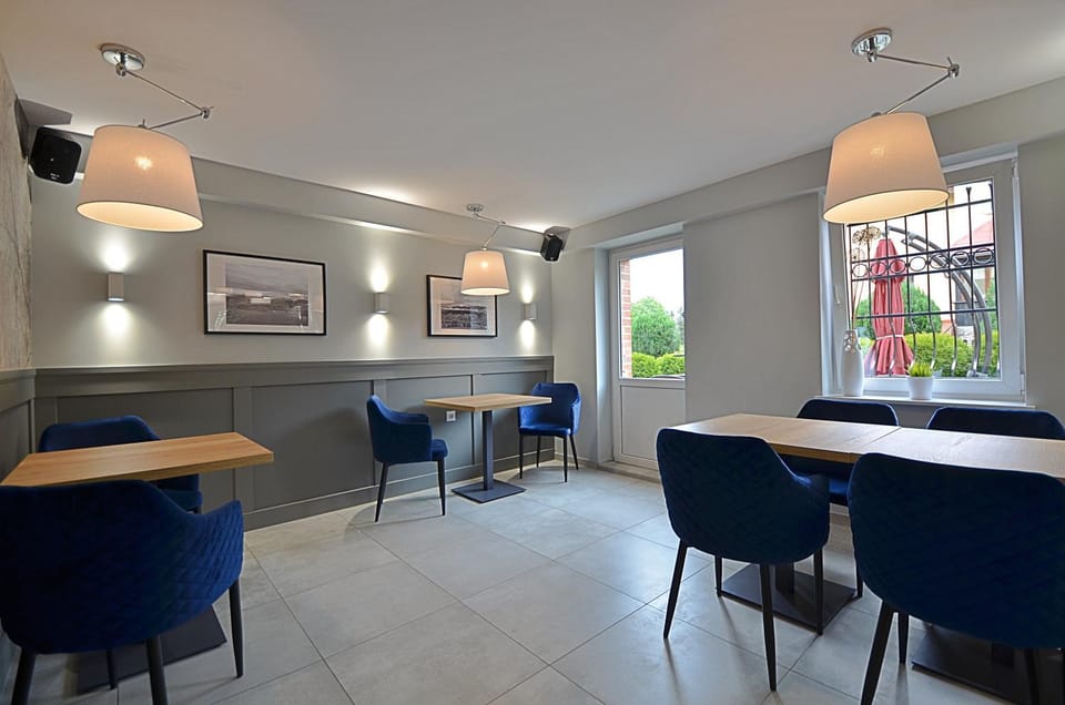 Communal lounge/ TV room, Lobby or reception