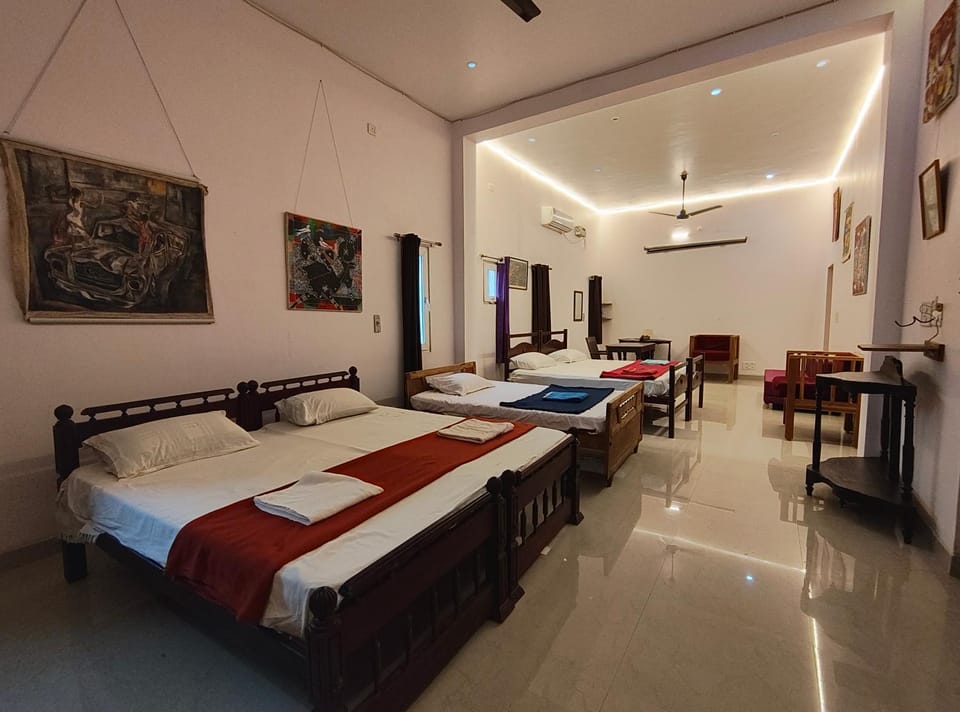 Photo of the whole room, Bedroom