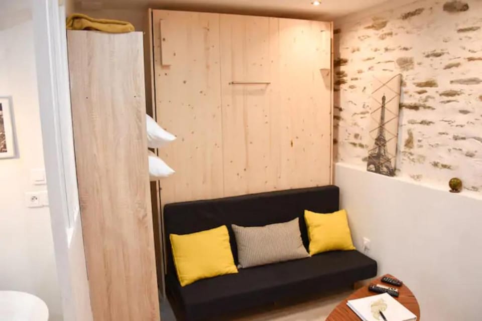 Gîte urbain ancienne écurie au centre ville et PARKING Apartment in Nantes