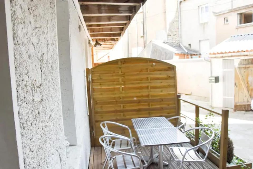 Gîte urbain ancienne écurie au centre ville et PARKING Apartment in Nantes