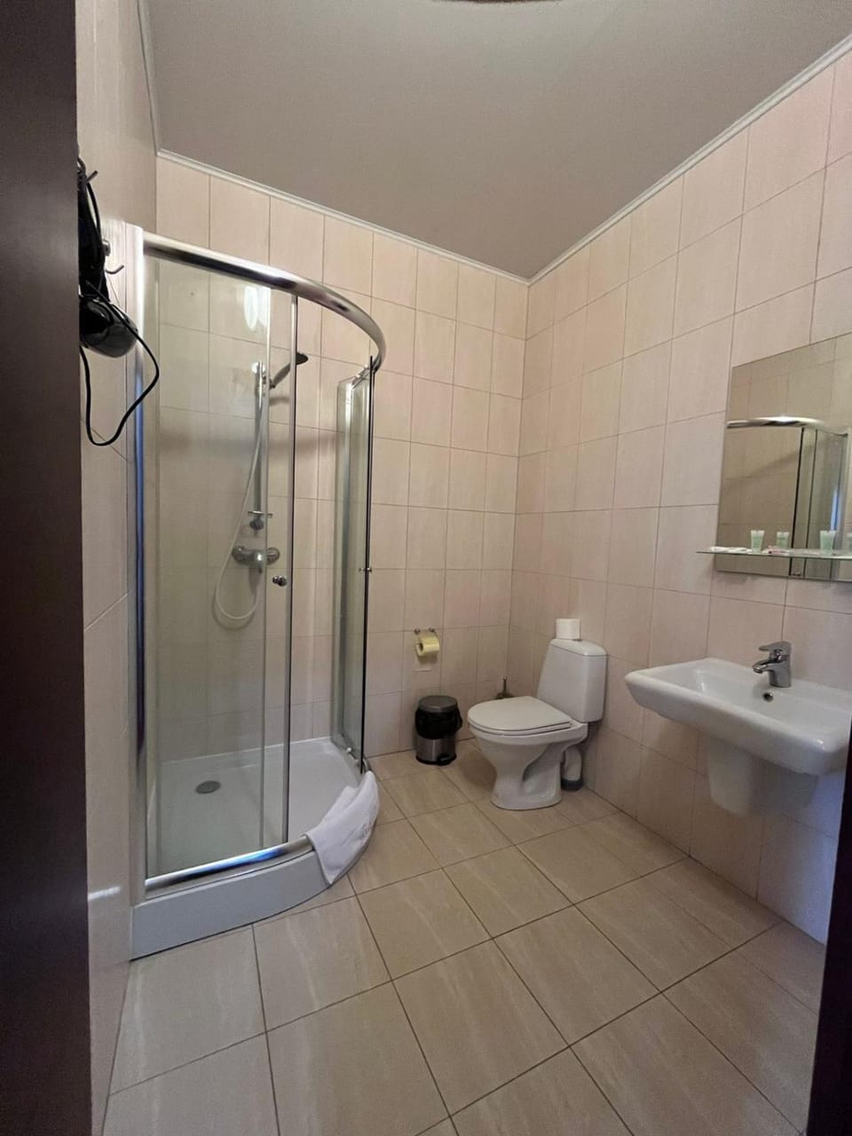 Shower, Toilet