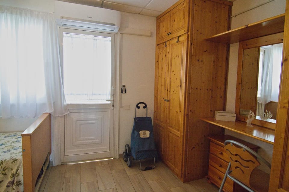 Bedroom, wardrobe