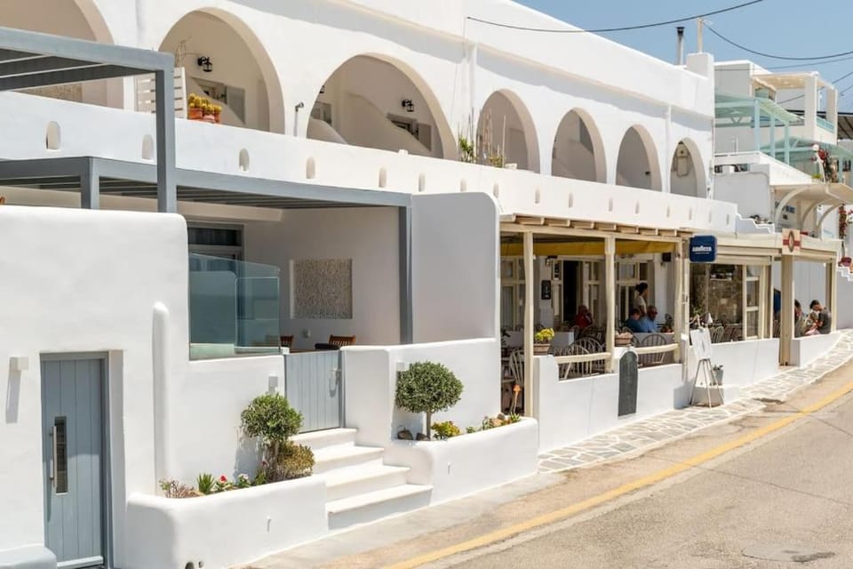 HH Bay Apartment in Paros, Greece