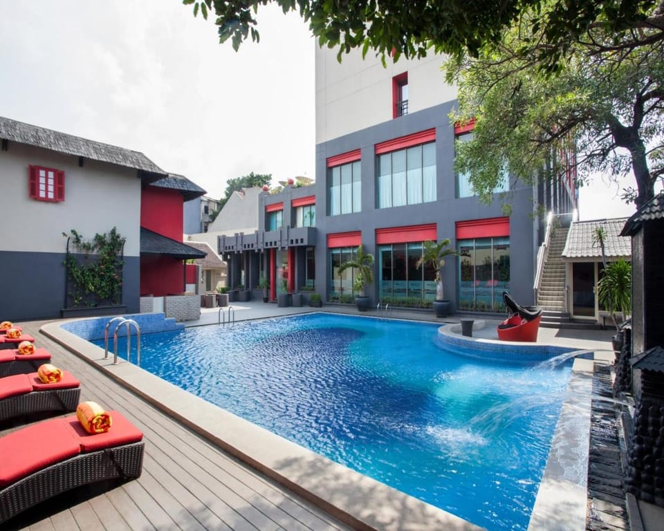 Swimming pool