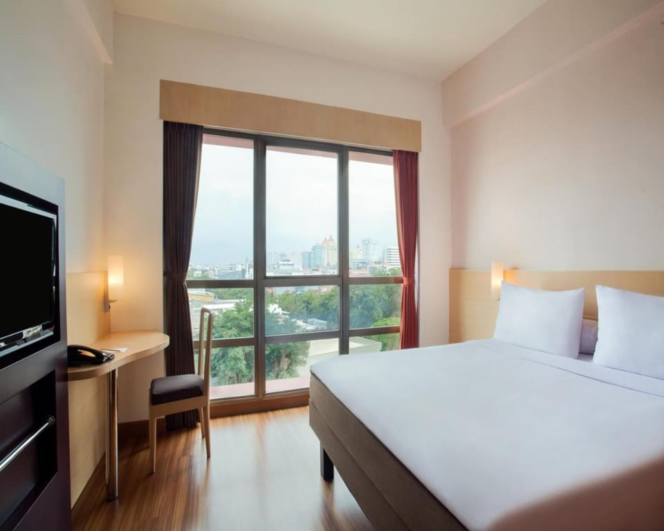 Bed, Bedroom, City view