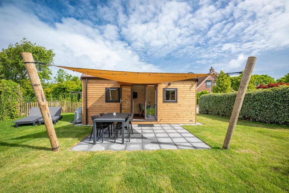 Property building, Patio, Day, Garden