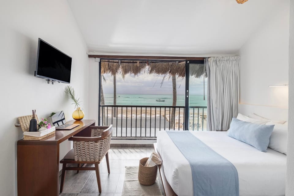 Bed, TV and multimedia, View (from property/room), Balcony/Terrace, Photo of the whole room, Bedroom