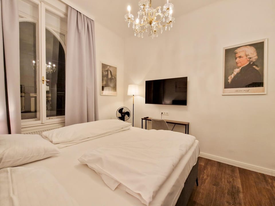 TV and multimedia, Decorative detail, Bedroom
