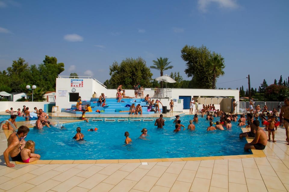 MOBIL HOME 6 personnes TOUT CONFORT Campground/ 
RV Resort in Saint-Cyprien