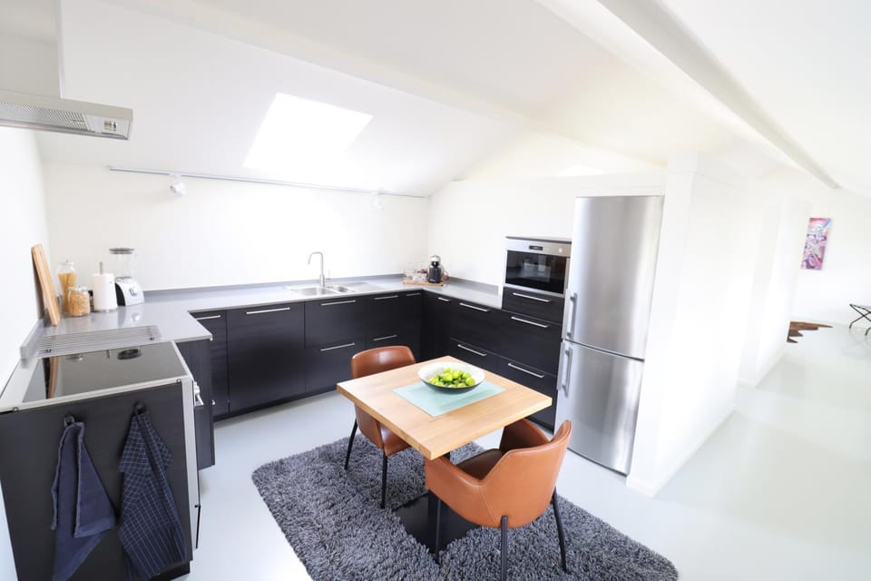 Kitchen or kitchenette, Dining area, Food, dishwasher, minibar, oven, stove, toaster