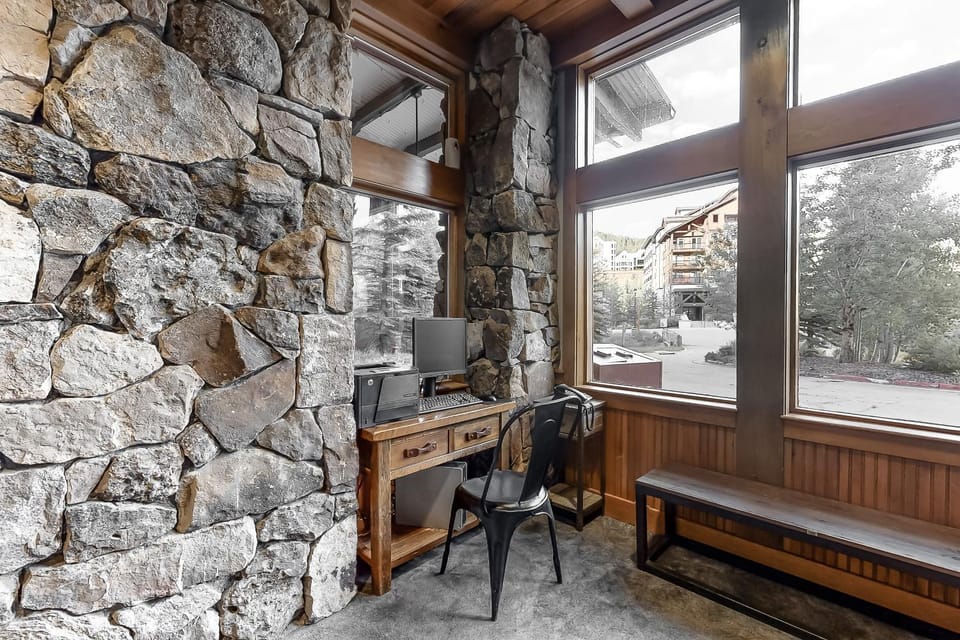Zephyr Mountain Ski-In Ski-Out Condo Apartment in Winter Park