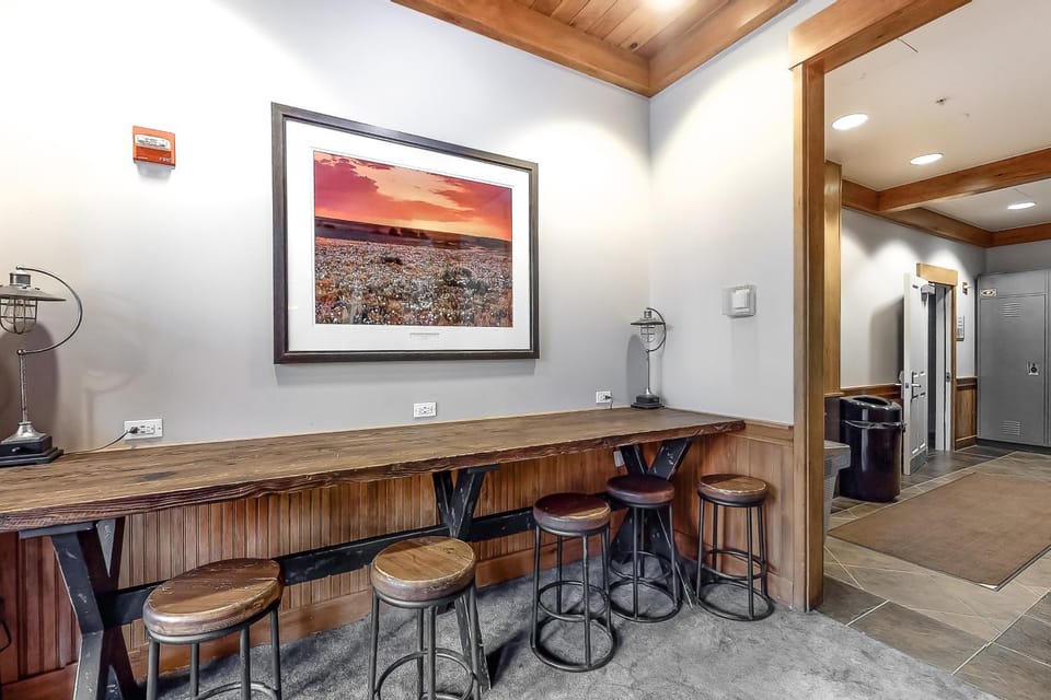 Zephyr Mountain Ski-In Ski-Out Condo Apartment in Winter Park