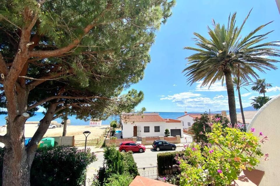 Casa de Mont-roig delante de la playa House in Costa Daurada