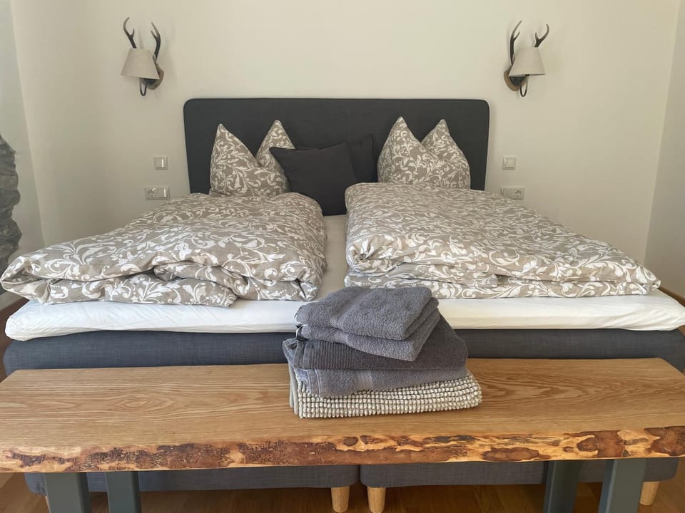 Bed, towels