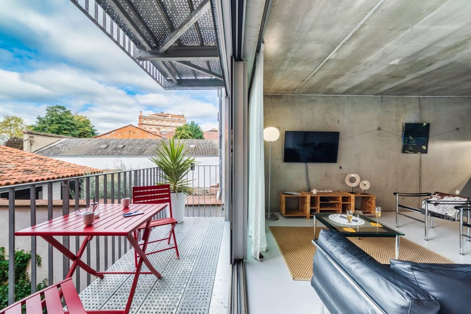 Communal lounge/ TV room, Balcony/Terrace