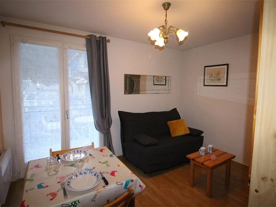 Studio Cabine Calme, Parking, Balcon, Animaux Ok - 4 Pers. à Bagnères-de-Luchon - FR-1-313-193 Cabin in Catalonia
