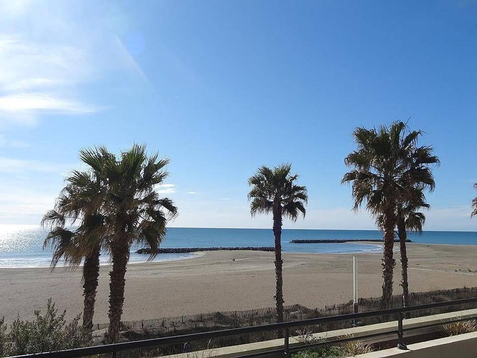 Appartement traversant face mer avec parking et WLAN - FR-1-472A-139 Apartment in Occitanie