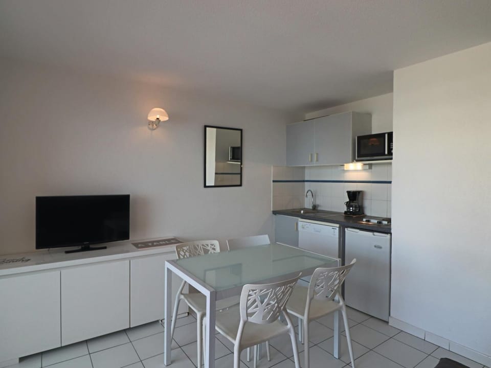 Appartement 4/6 pers avec terrasse, proche mer - FR-1-472A-165 Apartment in Occitanie