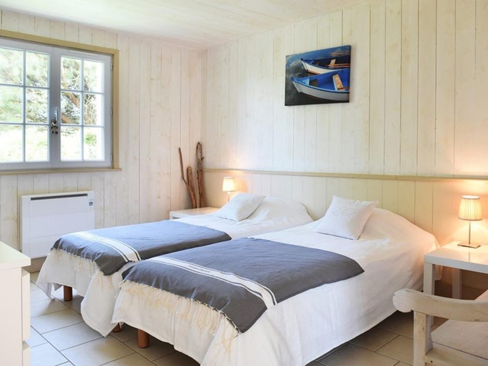 Maison cosy près du centre des Portes-en-Ré, 2 chambres, forfait ménage inclus House in Nouvelle-Aquitaine