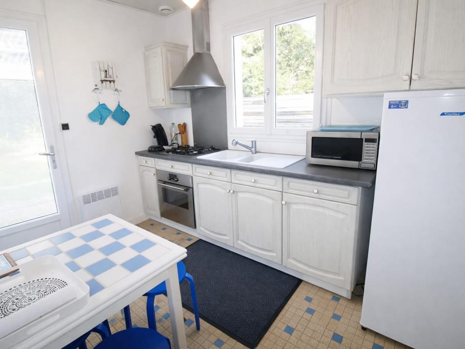 Villa indépendante avec jardin clos, proche plage et commerces - FR-1-22-303 House in Pays de la Loire