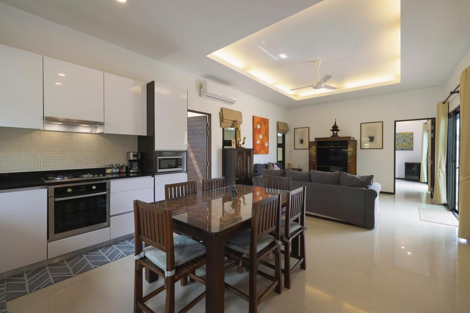 Kitchen or kitchenette, Living room, Dining area