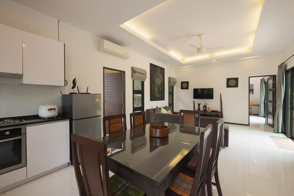 Kitchen or kitchenette, Living room, Dining area