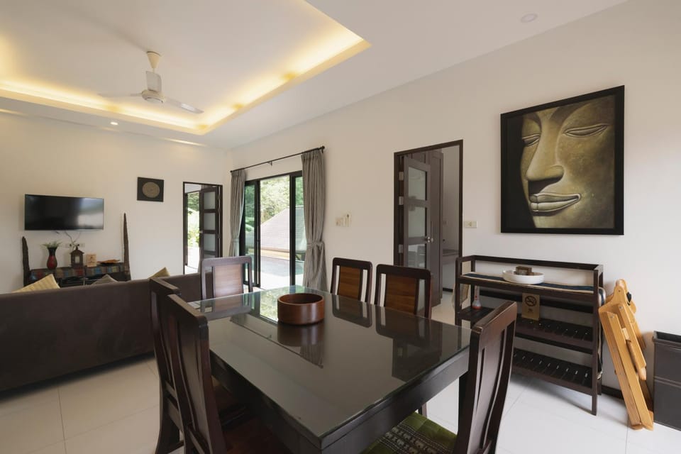 Living room, Dining area